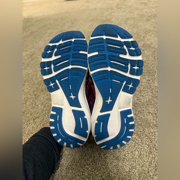 Brooks Women's Adrenaline GTS 22 Supportive Running Shoe - size 7.5 - Picture 5 of 6